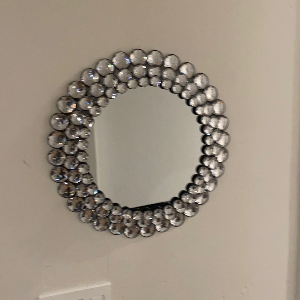 Round Rhinestone Mirrors - Picture 4 of 4